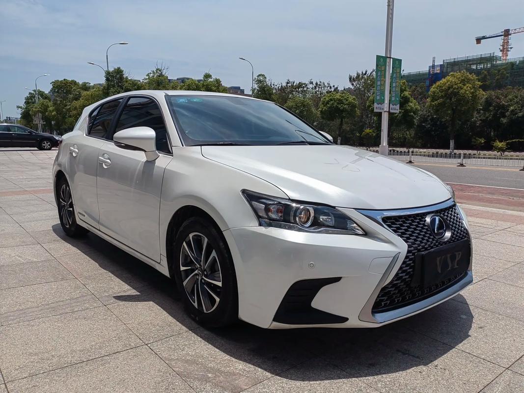 凌志女士车型图片/凌志汽车女款