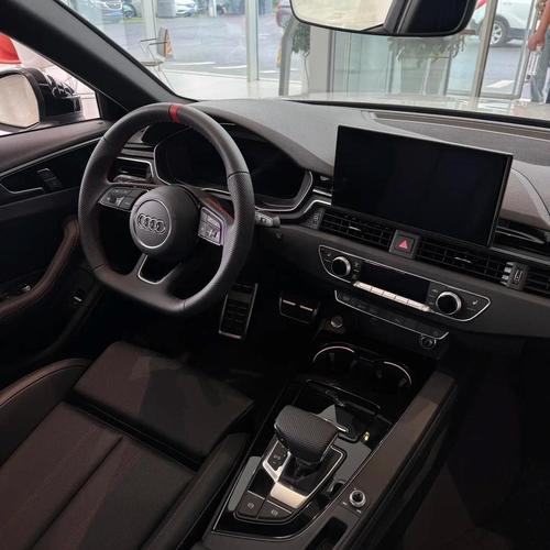 【奥迪a4l空间怎么样,奥迪a4l内部空间大小】