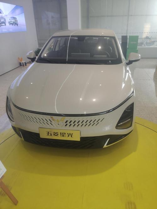 五菱轿车星光(五菱宏光星光)