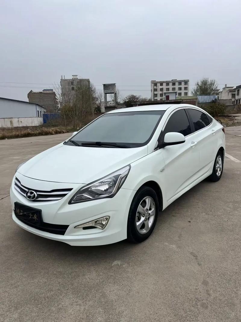 二手16年现代瑞纳还值多少钱,现代瑞纳,16年的14手动大约多少钱